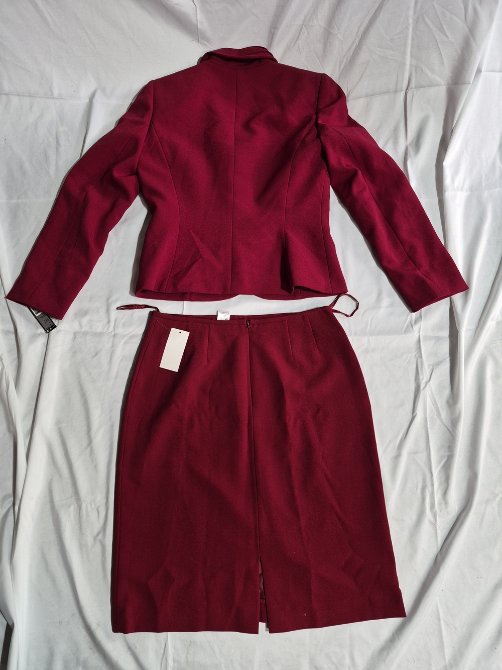Classic Merlot Red Pencil Skirt – Sleek Office Staple - Picture 4 of 7